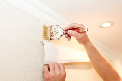 Pose de papier peint à Saignon — revêtements muraux et toiles de verre
